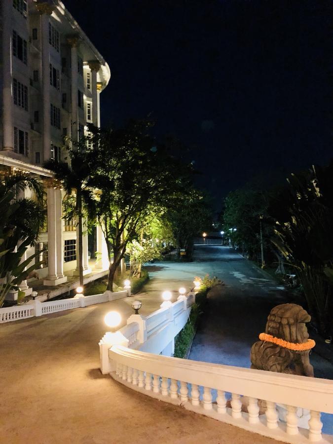 Hermitage Hotel Korat-Sha Nakhonratchasima Dış mekan fotoğraf